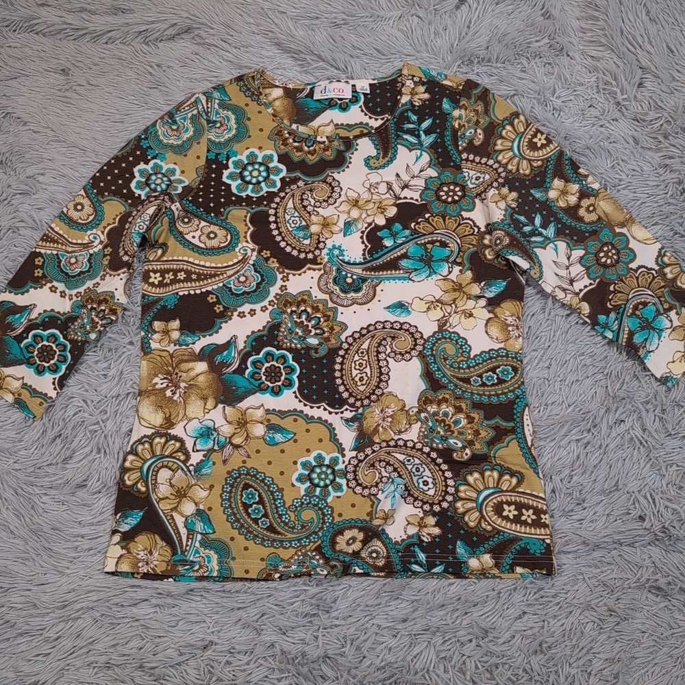 D‎ & Co Shirt Womens XS Brown Paisley Tee Stretch Top Comfort Casual Preppy